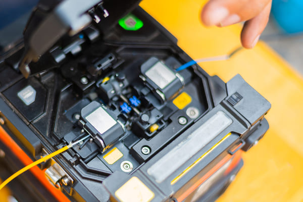 Fiber optic fusion splicing equipment